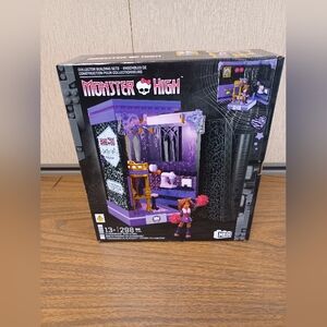 New Mega Monster High Clawdeen's Boo-K Den Building Set